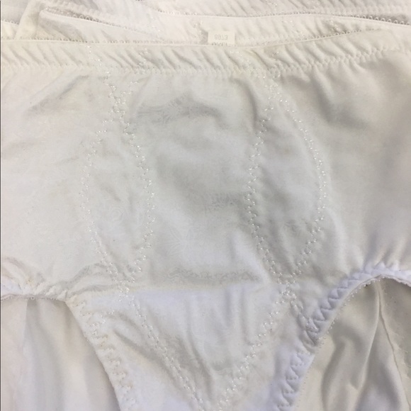 3 Bali Small White Brief Firm Control Shapers New 8973 - Picture 3 of 6